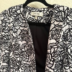 Curvy Luxury Jones Studio Black and White Floral Women's Jacket. Size 1 X